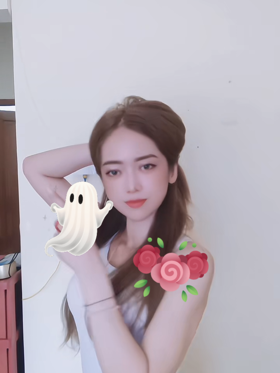 Pengen joget ikutan dc tapi males ngapalinnya 😂 ywd gni aja 😜