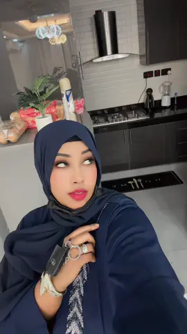 Babe nice makeup wlhi wa qurux mid leh 🤣🤣🤣