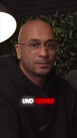 Ehrlich gesagt, kann ich ein Stück weit nachvollziehen, warum manche Ex-Mitarbeiter online Lügen verbreiten, wenn es hart auf hart kommt. Niemand möchte als der Buhmann dastehen oder zugeben, dass er einen Fehler gemacht hat. Es ist ein menschlicher Schutzmechanismus, um sich zu rechtfertigen, auch wenn es absolut daneben ist. Wie steht ihr zu solchen Situationen – ist Selbstschutz immer eine Ausrede für Unehrlichkeit? #LügenimNetz #Arbeitswelt #SocialMediaWahrheit #jpperformance #ExMitarbeiter