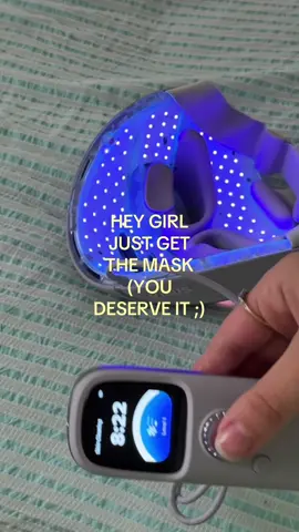 My most recent “treat yourself” 😌 #sharkcryoglow #cryoglow #ledmask #ledmasktherapy 