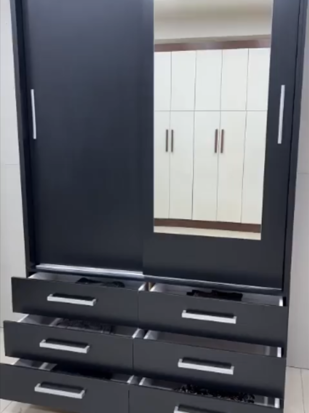 🛏️ CHEGOU O GUARDA-ROUPA QUE VAI TRANSFORMAR SEU QUARTO! 🚪✨ Cansou de roupa amassada e bagunçada? 😩 Apresento o Guarda Roupa Tonielque Móveis GR Capri 2P/Esp Onix – o móvel que sua casa merece! 🏠 ✅ 2 portas com espelho: se vista por inteiro e dê aquele up no ambiente! ✅ Design Onix moderno: combina com qualquer decoração. ✅ Marca Tonielque: qualidade e durabilidade que você pode confiar. ✅ Ótimo custo-benefício: cabe no seu bolso e no seu espaço! E o MELHOR: você leva esse guarda-roupa por apenas R$697** (com 12% OFF!) ou 10x de **R$69,70 sem juros – com FRETE GRÁTIS na sua primeira compra! 🚚💨 Não perde tempo, porque oferta assim some rápido! 🏃‍♂️💨 👉 Acesse agora: https://meli.la/2aa4LNm #GuardaRoupa #Móveis #Quarto #Organização #Tonielque #Decoração #Ofertas #Promoção #FreteGrátis #RadarDoVarejo #ComprasInteligentes #MercadoLivre #CasaOrganizada #Espelho