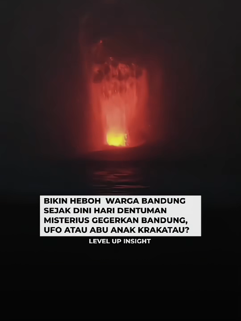 Suara dentuman misterius dilaporkan mengganggu ketenangan warga di sejumlah wilayah Jawa Barat. Bunyi yang terdengar seperti gemuruh itu muncul sejak Jumat malam hingga Sabtu dini hari, dengan laporan berasal dari Bandung, Bandung Barat, Sumedang, Purwakarta, hingga Cianjur. Beberapa warga menyebut suara tersebut terdengar berulang kali selama beberapa jam. Tak hanya terdengar dari kejauhan, sebagian warga juga mengaku merasakan getaran hingga membuat kaca dan pintu rumah bergetar. Berdasarkan laporan yang beredar, suara tersebut masih terdengar hingga sekitar pukul 02.00 WIB. Di tengah banyaknya laporan mengenai dentuman itu, sebuah video yang diunggah pengguna Threads turut menjadi perhatian. Video tersebut diklaim memperlihatkan objek menyerupai UFO yang tampak di langit dan kemudian dikaitkan dengan suara misterius yang terdengar pada malam yang sama. Klaim tersebut memunculkan berbagai spekulasi di kalangan warganet mengenai kemungkinan hubungan antara objek dalam video dan suara dentuman. Namun, hingga kini, keaslian video serta identitas objek yang disebut sebagai UFO tersebut belum terverifikasi. Karena itu, kaitan antara video dan suara dentuman juga belum dapat dipastikan. Source: Akademi Crypto  #levelupinsight #akademicrypto 