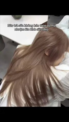 Nâu sữa xinh lắm nè mấy bà ơi. Chỉ cần nâng nhẹ nền tóc là được #hair  #nhuomtoc 