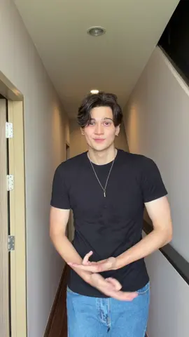 Tooo hot here in Thailand🥵 #jamesprescott #ไทยนิวซีแลนด์ #thailand 
