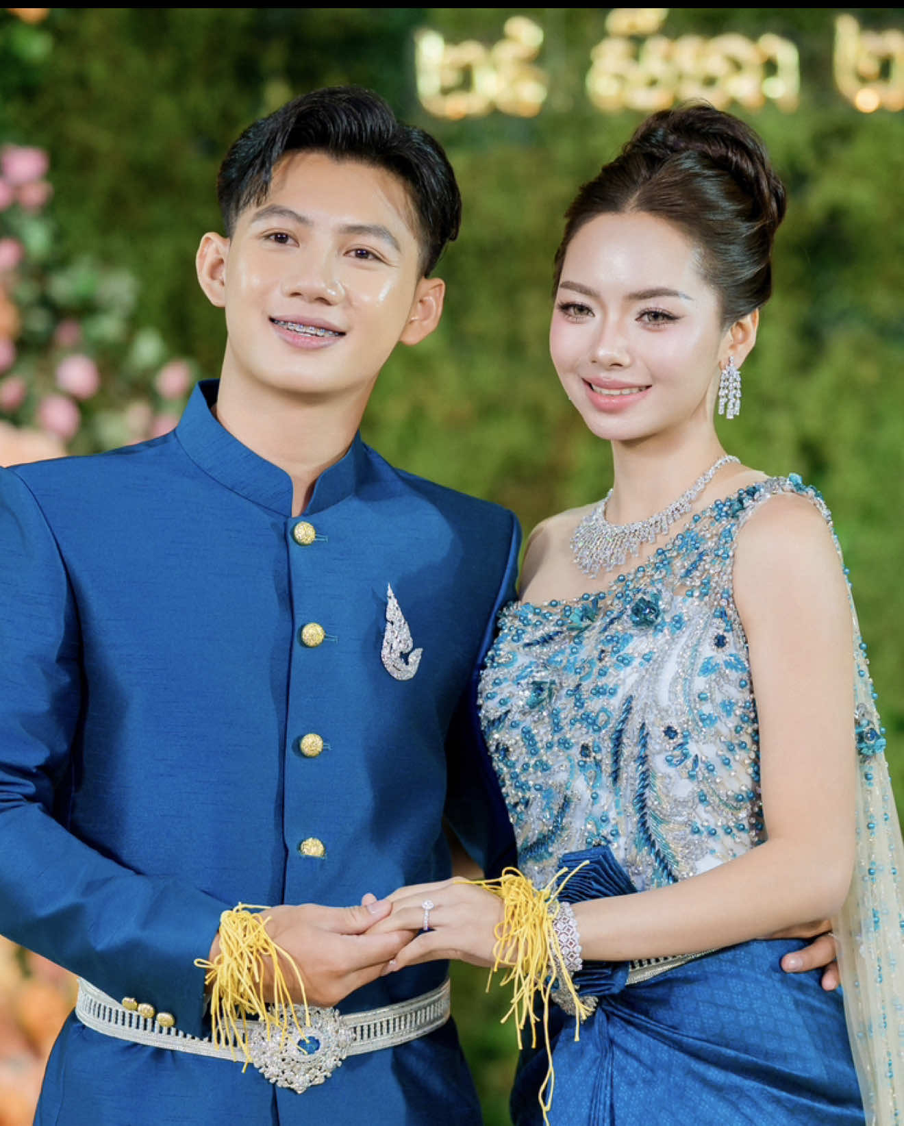 ពីសង្សារក្លាយជាគូរដណ្តឹង🤍 សម្អាង: @ប្រណិតនារីសំអាងការ  @ភោជនីយដ្ឋានទន្លេបាសាក់  Camera @Nara  Decor @Orkide Gold 
