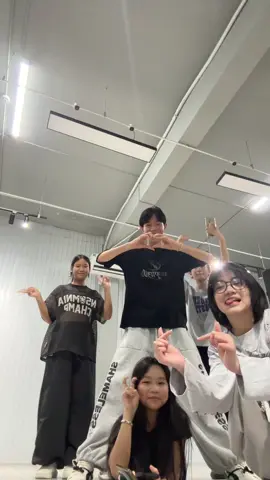 Ù hú yià yiá | w @manh iu | dc: @JustinBieTri #baodance #fypシ゚ #viral #saominhchuanamtaynhau #nhay 