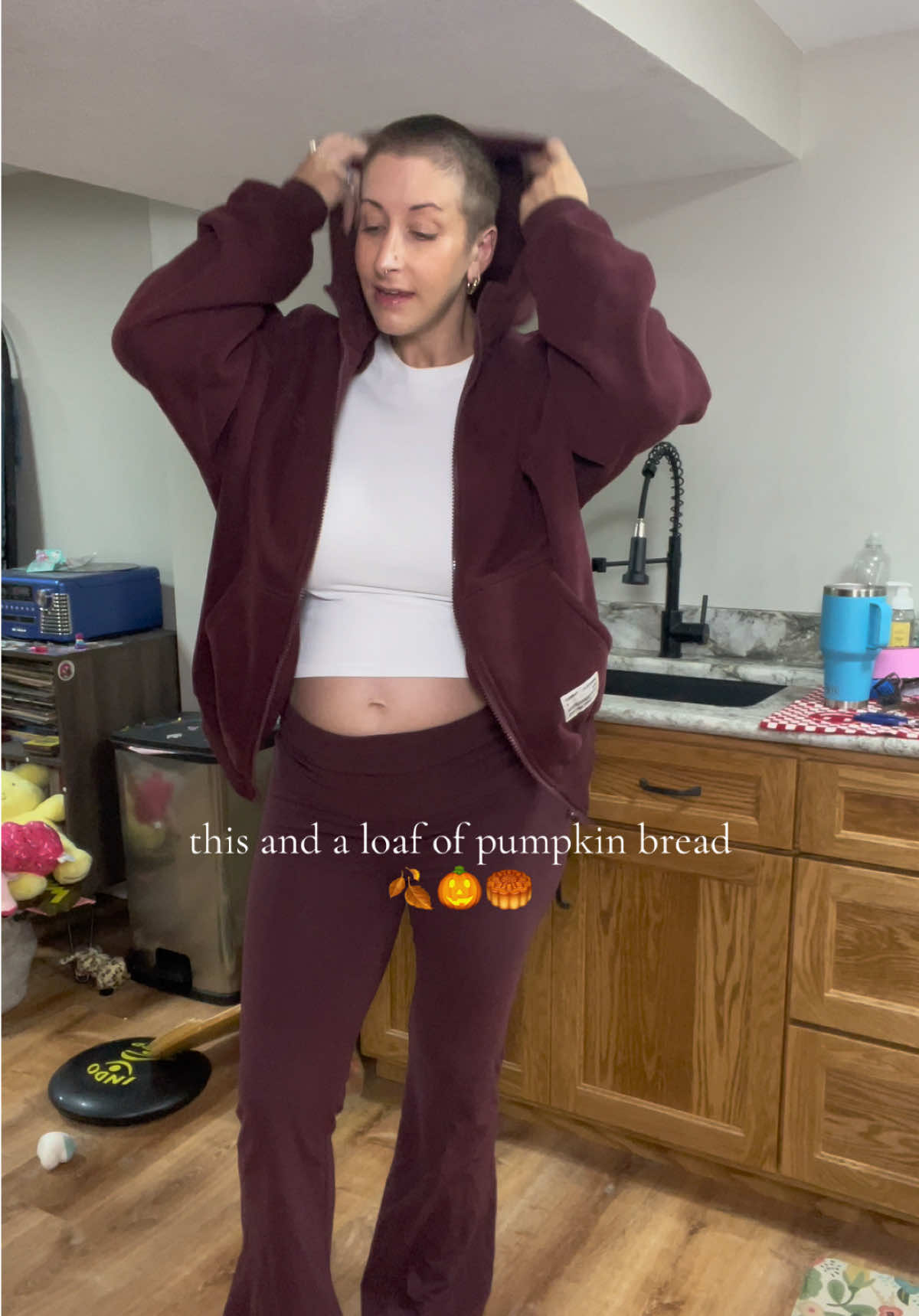 Pregnancy is the one time I don’t want summer forever #fallvibes #comfrtclothing #sweats #yogapants #halloween 