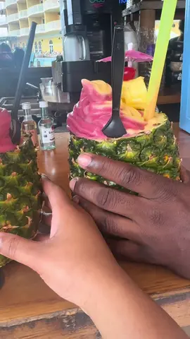this place definitely was a 10000/10 , definitely give the place a tryyyy 🐚💕 #panamacitybeach #pineapples 