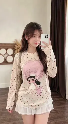 gợi ý outfit thu đông 2026. Áo Thun giấy chấm bi đỏ in hoạt hình đáng yêu, phong cách trẻ trung dễ mặc dễ phối đồ  #outfitideas #myoutfit2992 #aothunnu #aothun #aothudong 