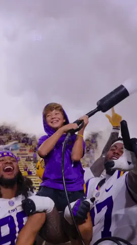 Our newest member of Celly University #lsufootball #cookie #CollegeFootball #celebration #geauxtigers 