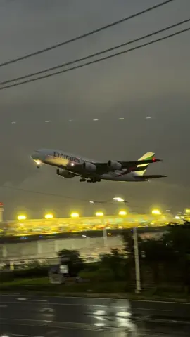 Seen here is A6-EEV, with all four Engine Alliance GP7200 engines screaming as she heads back to Dubai. 🇦🇪 #planespotting #planespotter #fyp #a380 