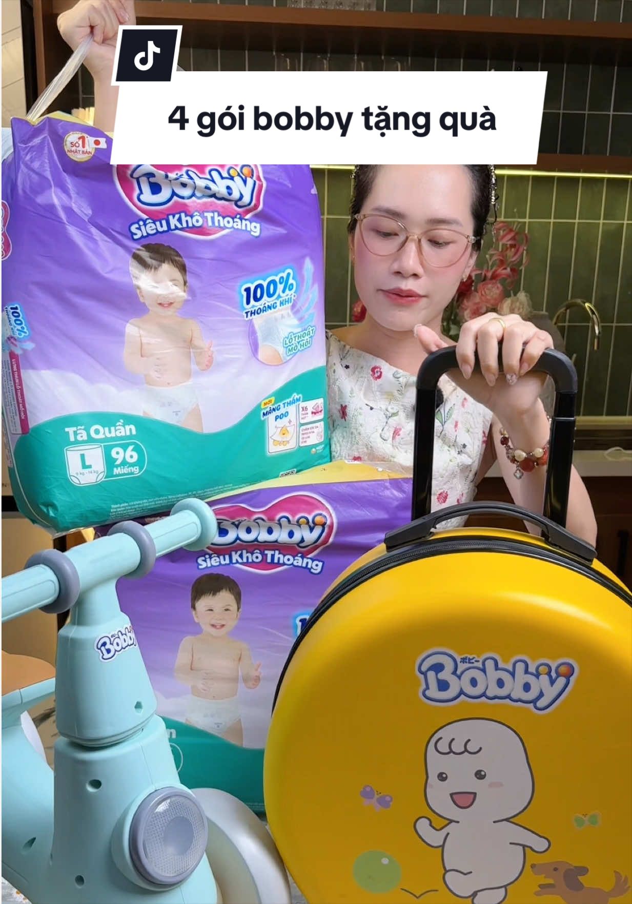 4 gói Bobby tặng quà các mom ơi 