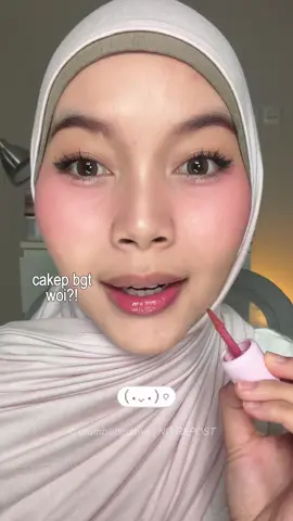 akhirnya nemu versi lokal yang lebih affordable 🤭 kalian udah coba belum pake lip vinylnya raecca? #lipvinyl #makeup #lipvinylraecca #raecca 