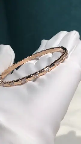 Rose gold snake bangle with intermittent‑set diamonds. Flexible structure, diamonds in segmented settings, soft rose‑gold tone carrying effortless luxury on your wrist. #snakebracelet #rosegoldjewelry #diamondbangle #customfinejewelry #labgrowndiamond 