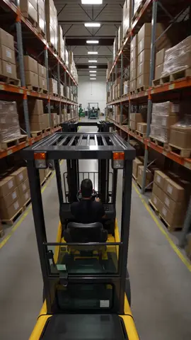 Safety comparison demo for multi-aisle intersection areas in warehouse. Encounters between pedestrians and forklifts are dangerous without warning protection. Sensor projection warning system captures forklift passing signals with linked audio-visual reminders to protect workers on site. #goboprojector #projector #factory #gobolight #projection