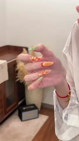 Bring a little seaside charm to your fingertips 🏖️🌴 Soft pinks, coral tones, ocean-inspired details, and delicate shell accents create a dreamy💫 summer look that feels fresh, playful, and effortlessly elegant.✨💅 #PressOnNails #SummerNails #BeachNails #NailInspo #CuteNails