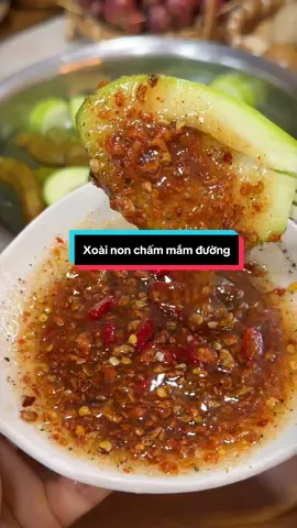 Xoài non chấm mắm đường🤤#bepnhachin #xuhuong #homnayangi #xoaichammamduong #xoai 