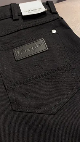 WRANGLER GREENBORO ซุปเปอร์แบล็คทรงกระบอกตรงปลายขาเริ่มต้น 7 นิ้ว กระดุมตอกโลโก้แรงเลอร์  #wrangler #ชีวิตหนึ่งต้องมีแรงเลอร์ #นายหน้าtiktokshop #tiktokเปิดการมองเห็นที #โปร9เดือน9