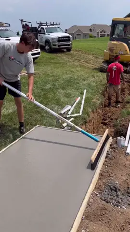 Broom. Edge. - - #concrete #concreteconstruction #foundation #proconcrete #standupscreed  