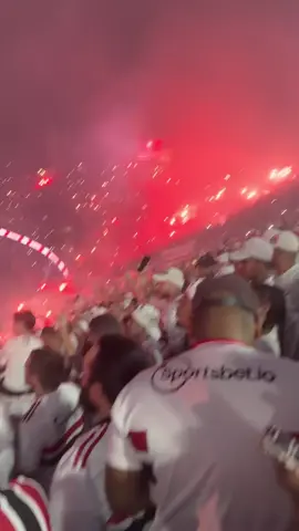 Não é só futebol, nunca foi. A energia da Torcida que Conduz é algo que só quem vive entende! O MorumBIS treme quando a gente canta junto. Salva pra ver e rever! 🇾🇪🔴⚪🖤 #SPFC #SãoPauloFC #TricolorPaulista #MorumBIS #AgendaSPFC 