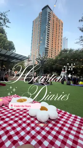 houston diaries ☁️ ep. 03: Movies Under the Stars 🎬🍿✨ free movie night in downtown houston? say less 🤓 #houstondiaries #houstonthingstodo #houstondateideas #houstonevents #houstontexas 