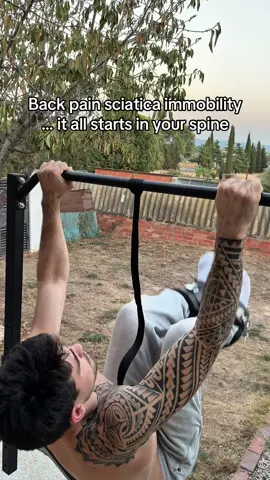 Dead hangs are a great place to begin when it comes to spinal decompression. By using gravity to gently stretch the body, they help reduce pressure on the spinal discs and relieve tension in the shoulders and upper back. However, because your grip and upper body are still doing much of the work, the amount of decompression you achieve can be limited. #spinaldecompression #lowerbackpain #backpain #spinehealth #gravityboots 