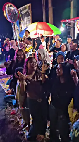 ketemu lagi asik banget kakak nya @wndaynia lihat karnaval desa daditunggal #ingasgank #trending #fyp #jombang24jam #tiktokviral 