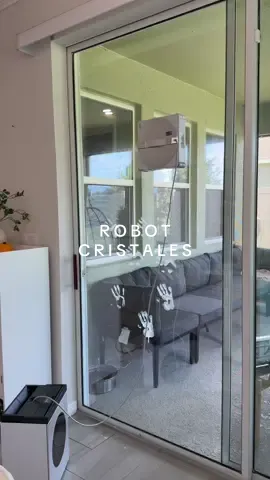 Limpiar los cristales, especialmente los que no alcanzo, dejó de ser un problema 🙌 El ECOVACS WINBOT W3 OMNI hace el trabajo por mí y hasta lava automáticamente sus pads cuando termina. ✨🪟 Del 8 de septiembre al 14 de septiembre, $594 (Precio regular: $699.99) @ECOVACS  #ECOVACS #WINBOT #WINBOTWindowCleaningwithEase #windowrobot #WINBOTW3