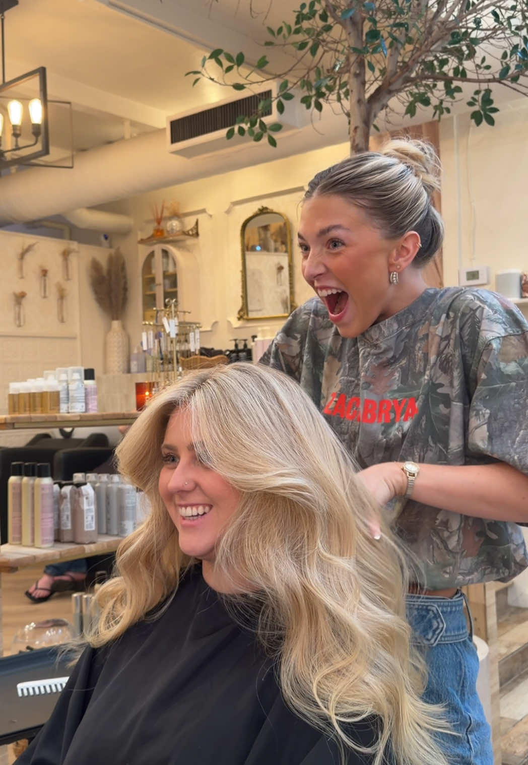 Another day making girls feels beautiful 💌 #scottsdalehairstylist #azhairstylist #blondeinspo #ditl #hairconsultation 