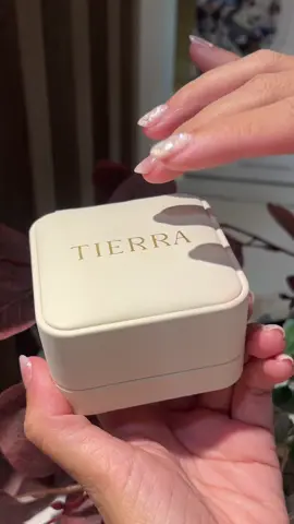 Combo nhẫn cưới vàng vàng + nhẫn cầu hôn vàng trắng Tại Tierra mãi đuỷnh 🥰🥰🥰 #Tierra #tierradiamond #happinessbespoken 