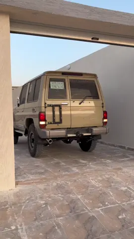 حلوو❤️  يعد برج المملكة واحدا من أبرز المعالم معمارية ف الرياض، ورمزا حديثا يعكس تطور المملكة العربية السعودية ونهضتها العمرانية منذ افتتاحه، أصبح البرج وجهة رئيسية للسكان والزوار، ليس فقط لارتفاعه المميز بل أيضا لما يقدمه من مرافق متنوعة وتجربة فريدة، تم افتتاحق برج المملكة عام 2002، وهو مشروع تابع الشركة شركة المملكة ب ي س القابضة التي يملكها الأمير الوليد بن طلال. اى ورزد ن طابقا، ما جعله لفترة طويلة أحد أطول المباني في الشرق الأوسط، تضميعلاملايل جاري يشتبه فتحة القوسة فلي عط أعلاه يميزه عن بقية ناطحات السلحاب، وقد صم اري الخاص. ليكون اتحفة معمارية تجمع بين الحداثة والهوية المحلية. يضم البرج مجموعة واسعة من المرافق، خارجية. منها مكاتب إدارية، وشقق سكنية فاخرة، بالإضافة إلى فندق فورسيزونز بط حملة إعلانية الرياض الذي يعد من أفخم الفنادق في المدينة. كما يحتوي على مركز تسوق ضخم يعرف باسم مملكة مول، ويضم العديد من العلامات التجارية#creatorsearchinsights #مملكهالعربيهالسعوديه #foryou #لايك #fyp 