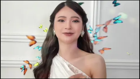 อยากสวยแบบมั่นใจ ให้ผิงฟ้าเมคอัพดูแลนะคะ แต่งหน้าให้เข้ากับใบหน้าและโอกาสของคุณ สวยละมุน หรูดูแพง หรือหวานเป็นธรรมชาติ 💕 พร้อมดูแลให้สวยเป๊ะทุกมุมกล้อง 📸 📍สตูผิงฟ้าเมคอัพ ซอยมังกร เทพารักษ์ สมุทรปราการ และบริการนอกสถานที่ 📩 ทักแชตจองคิวได้เลยค่ะ คิวมีจำนวนจำกัดนะคะ #ผิงฟ้าเมคอัพ #ช่างแต่งหน้าสมุทรปราการ #แต่งหน้าสมุทรปราการ #แต่งหน้าออกงาน #แต่งหน้ารับปริญญา