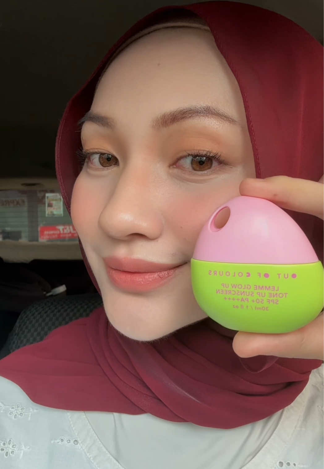 Effortless look 🫶🏻 #outofcolours #oocsunscreen #glowingskin 