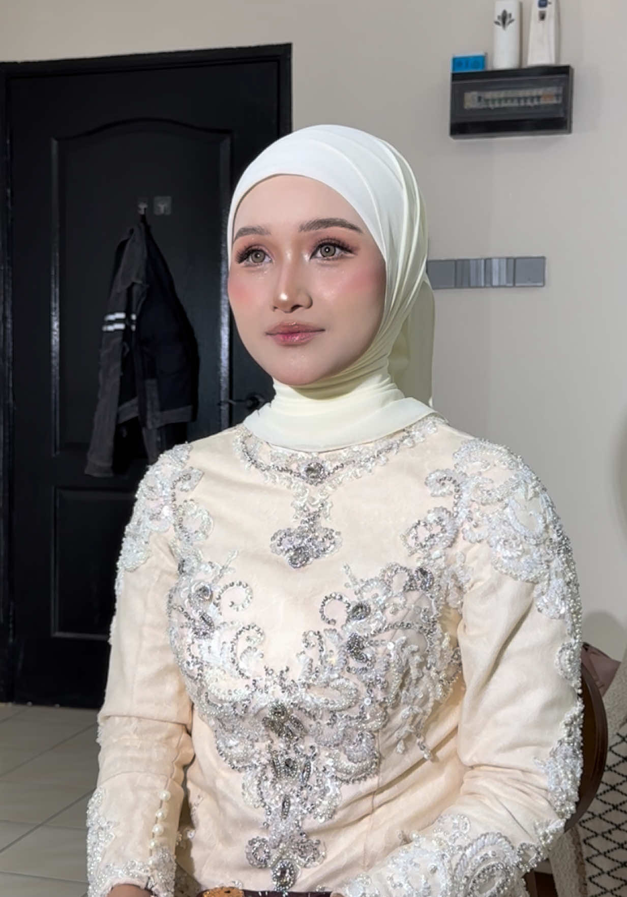 Shawl awning bawal tutorial ✨ Hijab styling by me Makeup by @MUA Selangor KL (ANNA GHANI) ✨  #hijabstylistKLSelangor #hijabstylistsungaibuloh #hijabstylistdamansara #shawlstyling #shawltutorial 
