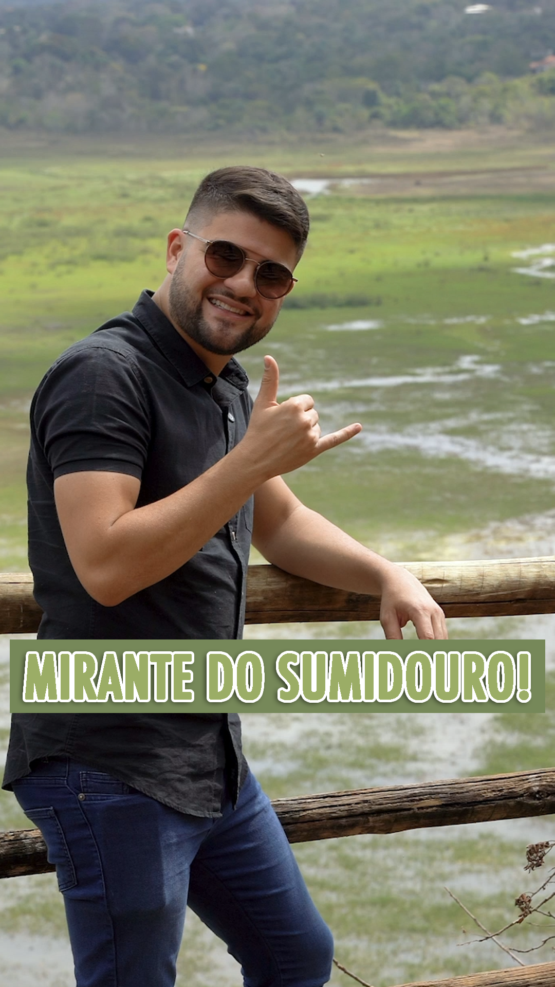 MIRANTE DO SUMIDOURO! 🌿 Nós estamos no Mirante da Lagoa do Sumidouro no Parque Estadual do Sumidouro, em Lagoa Santa. Veja só esse visual! 😍🏞️ Essa lagoa é sazonal, então nem sempre tem essa quantidade de água. 💧 No verão, ela costuma ter um pouco mais, enquanto no inverno tem um pouco menos. Mas o cenário continua lindo em todas as épocas do ano! 🌳☀️ A trilha de acesso ao mirante é bem fácil e dá para trazer crianças, idosos e quem mais quiser curtir a natureza. 🥾 O @parquesumidouromg tem diversas atrações e fica bem pertinho de BH, a cerca de 50km da capital mineira. 🌅 Aproveite para conhecer o mirante, admirar essa paisagem incrível e tirar aquela foto bem bonita para deixar esse momento registrado! 📸 Dicas como essa você só encontra aqui no Viajando com Toledo❗❗ VOCÊ É DE LAGOA SANTA? ⬇⬇⬇ #turismo #trip #travel #minasgerais #dicas #curiosidades #interior #lagoasanta #parqueestadualdosumidouro