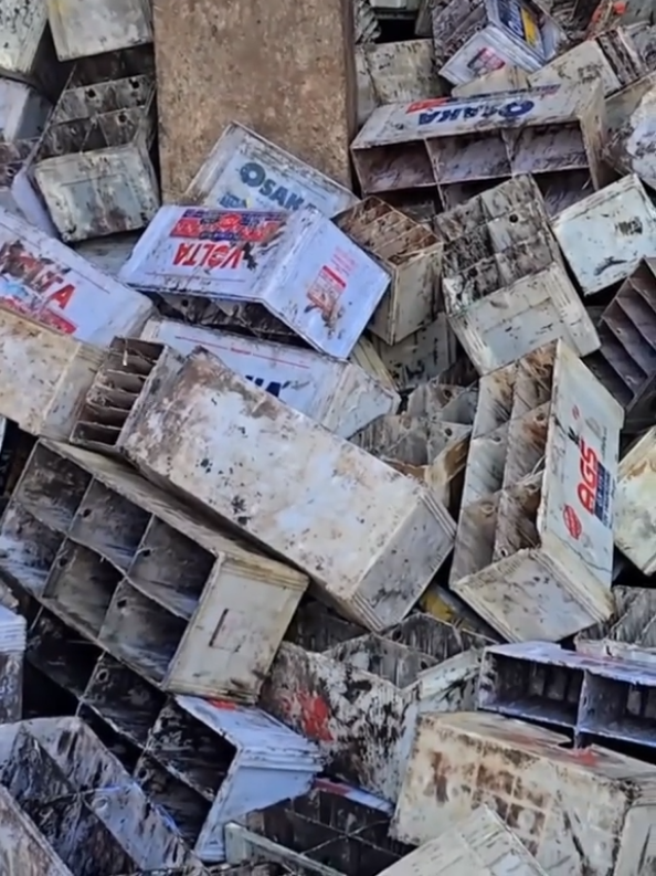 Waste Plastic Recycled into Plastic Chair 🪑😱 #howitsmade #recycling #factorytour #satisfy #satisfyingvideos 