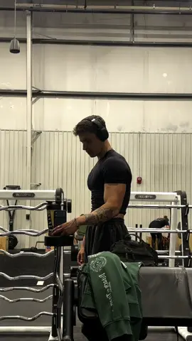proof i do still lift n shit #gym #weightloss #natty #coaching 