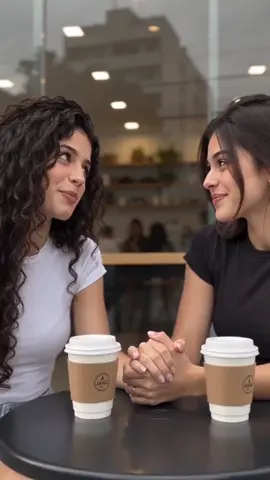 🇧🇷 Vocês gostam de ver um amor assim entre duas garotas? Não é fofo demais? 🥹❤️👩‍❤️‍👩 #CasalDeMeninas #AmorEntreMulheres #LesbicasBrasil #Namoradas #tiktokbrasil 