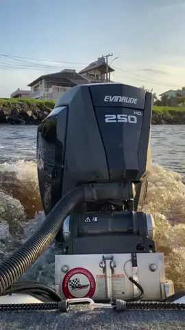 Evinrude 250HP HQ speeding up at full speed.  #boatlife #fishing #boating #boating #outboardengine 