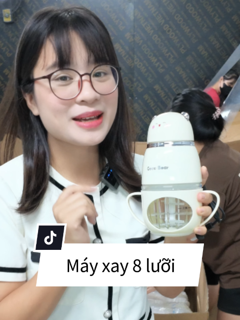 Máy xay CoCoBear vẫn đang được shop đóng hàng và gửi tới các mẹ nhanh nhất để kịp chuẩn bị những bữa ăn dặm cho bé đây ạ. Điểm mình thích ở máy là xay nhanh, cối 300ml vừa đủ cho những lượng thực phẩm nhỏ. Mỗi bữa bé ăn không nhiều nên mẹ chỉ cần xay vừa đủ một phần, không phải xay cả mẻ lớn rồi mất công bảo quản. Nhỏ gọn, xay nhanh, rất tiện cho mẹ dùng hằng ngày khi bé bắt đầu ăn dặm. #cocobear #andamchobe #mayxayandam #dodungandam #Tiemandammekhoai #tiktokshop99 #sieuhoithuonghieu