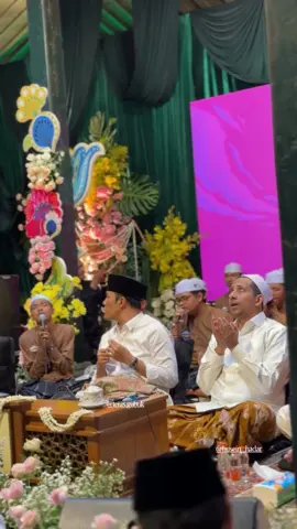 ربّ فانفعنا ببركتهم * واهدنا الحسنى بحرمتهم  وأمتنا في طريقتهم * ومعافاة من الفتن🤲🏻🥹✨ #maulid #guskautsar #habibjafar #terasgubuk 