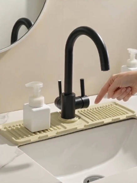 A satisfying little sink upgrade—watch those grooves guide the splash toward the basin. 💧#tiktokshop #TikTokShopFinds #tiktokmademebuyit #KitchenHacks