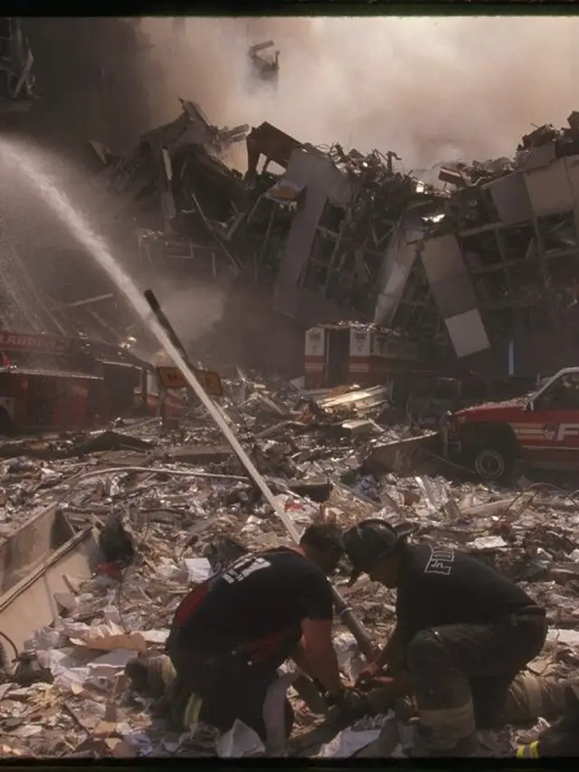 Today we remember the lives lost on September 11, honor the courage and sacrifice of those who answered the call, and reflect on the determination that carried this country forward. We remember with gratitude, humility, and resolve. 📸 Photo: Library of Congress, Prints and Photographs Division