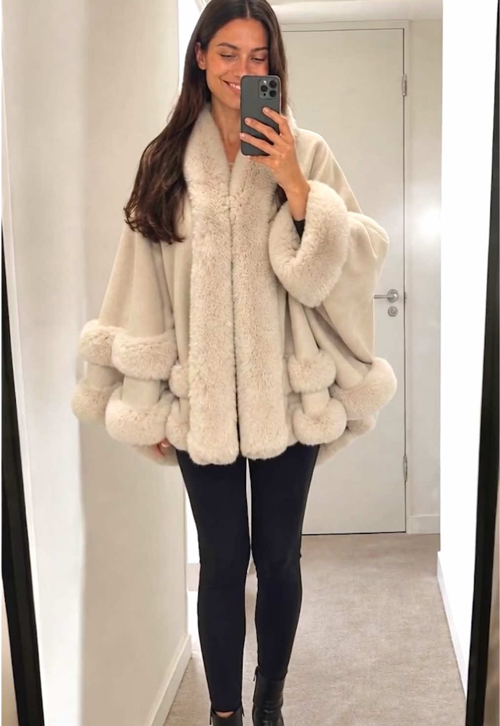 Le manteau cap que je cherchais #wintercape #furcoat #OOTD #coatseason #fashionfinds 