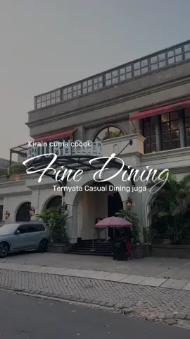Often mistaken for fine dining, Neighborhood delivers the ultimate comfort food experience with an equally warm, casual vibe. @neighbourhood.jkt  Location: Jl Cipaku, Petogongan, Keb. Baru, South Jakarta Curated by : @archifolk  #ARCHIFOLKJAKSEL 