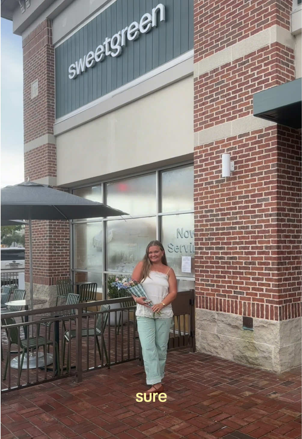 had so much fun trying the new @sweetgreen location in jax, fl!! i love having fast but healthy options here in jax and sweetgreen will be a new go to!!🥗🤍 thank you @Skirt PR & sweetgreen for having us! ✨ #sweetgreen #jaxfl #jacksonvillefood #stjohnstowncenter 