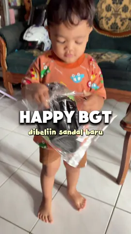 Langsung dipake hihi #sandaljelly #sandalanak #sandaljellyanak #sandalmurah #sandalselop 