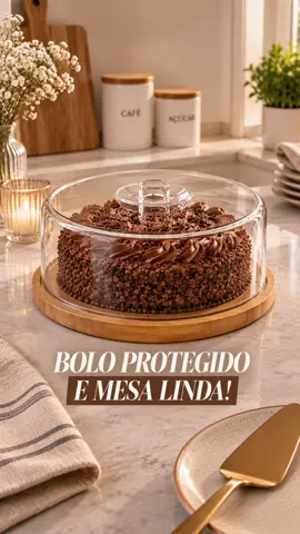 A boleira que deixa o bolo protegido e ainda dá um toque lindo à mesa! 🤎✨ Perfeita para servir com charme e manter tudo bem protegido. #Boleira #DecoraçãoDeMesa #MesaPosta #CasaLinda #Achadinhos 