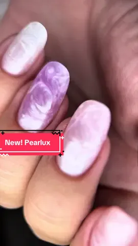 Non è un semplice Builder Gel: è luce in movimento. ✨ Scopri Pearlux Builder Gel, il gel costruttore dall’effetto madreperla che, a ogni movimento, crea riflessi, venature e sfumature sempre diverse. Disponibile in quattro tonalità luminose, per strutture eleganti, raffinate e mai uguali. ✨ Costruisci, cattura la luce e crea il tuo effetto Pearlux. Qual è la tua tonalità preferita? Scrivilo nei commenti! . . . #PearluxBuilderGel #CrystalNails #BuilderGel #NailInspiration #NailTrends2026@UlaSadko 
