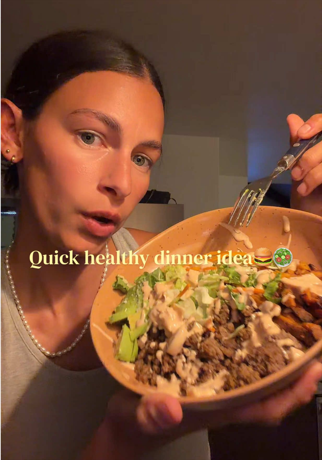 Super Quick burger bowls!!  Start with the sweet potatoes since they take the longest to bake! I used @jesseandbens frozen sweet potatoes with TJ everything but the bagel seasoning. Cook your ground beef with salt, onion powder, and garlic powder. For the sauce, it’s just half @Chosen Foods avocado mayo, half @Chobani plain yogurt. Add some ketchup, Sriracha and chopped up @Grillo's Pickles  Assemble your bowl with the ground beef, sweet potatoes, avocado, the sauce, and any other toppings you want! That’s it!! Comes together in about 20  minutes, so yum, and healthy!! Let me know if you try this one❣️ #quickrecipes #healthydinnerideas #DinnerIdeas #easydinnerideas #cleaningredients 